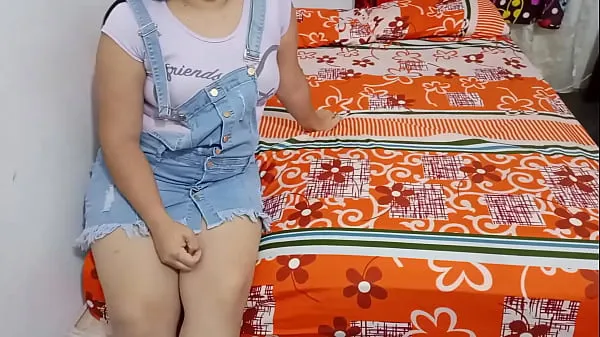 Hiển thị Money for the cleaning girl: I like to offer money to the one who cleans my apartment to fuck, she always says no but then she swallows the whole cock and takes the money clip Phim