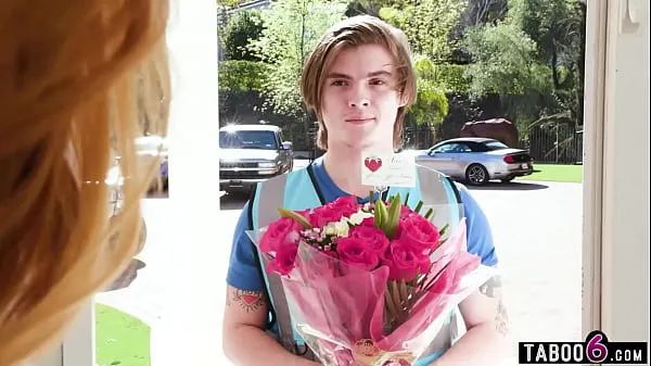 แสดง MILF wives Lauren Phillips and friends gangbang the flower delivery boy คลิป ภาพยนตร์