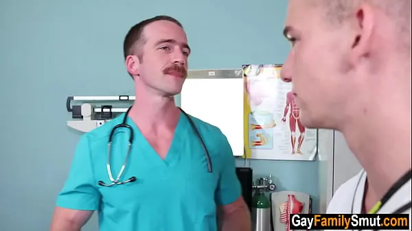 Vis Doctor step dad teaches gay step son sex klipp Filmer