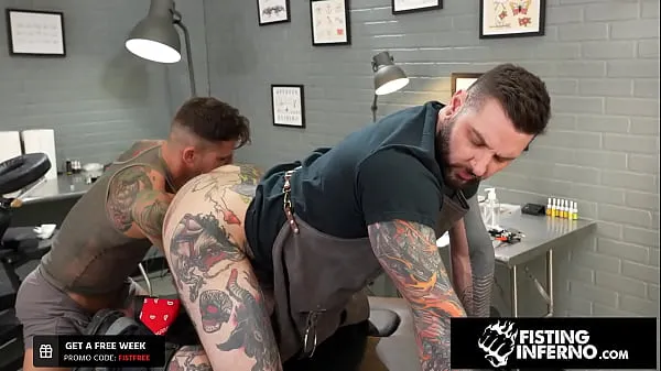 Visa Beefy Tattooer Rosebuded By Jock Fist - Teddy Bryce, Archer Croft - FistingInferno klipp filmer