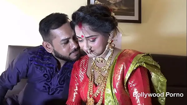 Afficher Couple indien aime la première nuit avec du sexe romantique passionné dans leur chambre clips Films