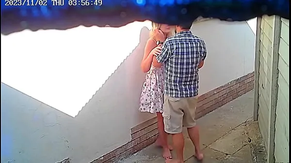 Näytä Cctv camera caught couple fucking outside public restaurant leikettä elokuvat