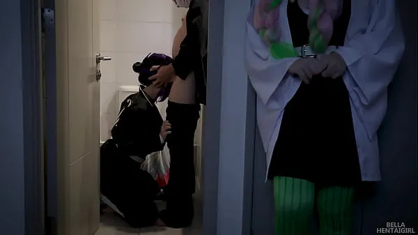 Mostrar Mitsuri spies how Tanjiro fuckes Shinobu in the toilet - Bella Hentaigirl clipes Filmes