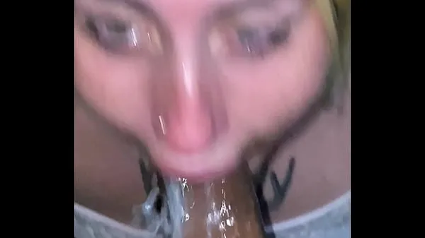 Zobrazit klipy (celkem little bitch sucks it all and fills it with slime and puts it in her pussy all wet) Filmy